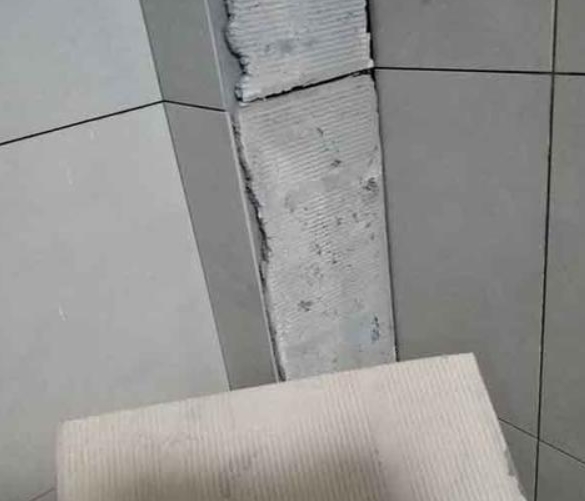 鼎城瓷砖空鼓维修公司分享下厨房瓷砖脱落的补救措施。